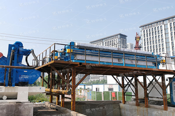 板框壓濾機調(diào)整制備條件和參數(shù)，可以達(dá)到更好的污泥處理效果